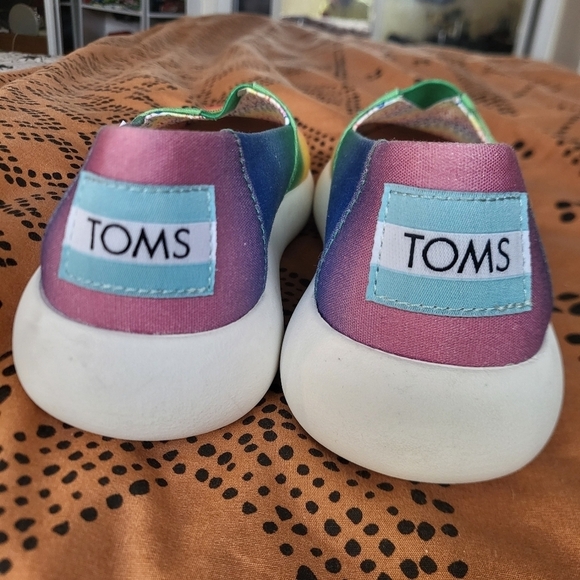 EUC TOMS Alpargata Mallow Rainbow Slip On Loafer Pride 5.5 - Picture 12 of 15